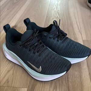 Nike women’s dark green and Infinityrn 4 running shoes